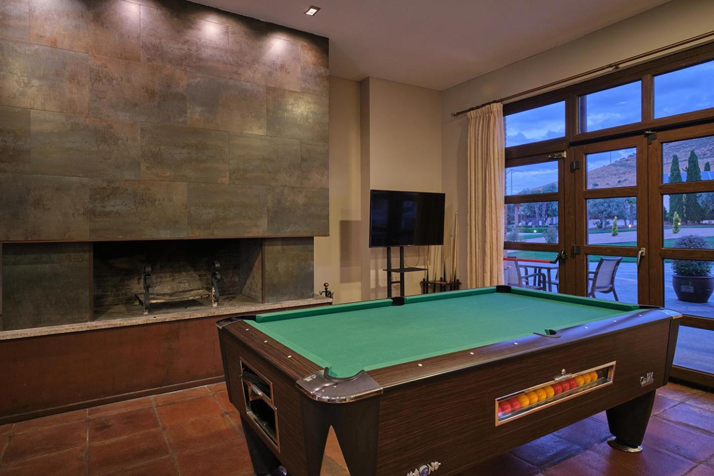 Hotel Spa Villa Nazules Chueca エクステリア 写真